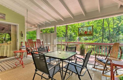 Franklin Casa | Smoky Mountain Cottage with Lanai and Mtn Views