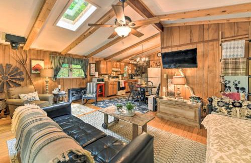 Franklin Casa | Smoky Mountain Cottage with Lanai and Mtn Views