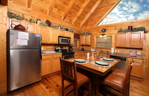 Gatlinburg - Pigeon Forge Cabina | Smoky Mountain Getaway - Five Bedroom Cabin