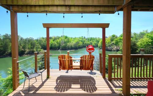 Sevierville Villa | Smoky Mountain Lake Retreat