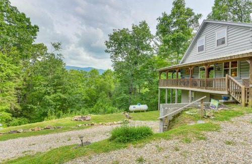 Hartford Casa | Smoky Mountain Log Cabin Close to Rafting!