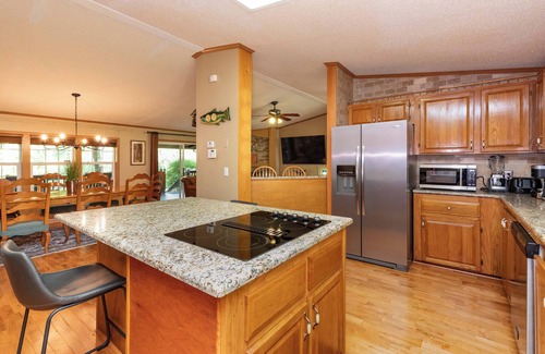 Sylva Casa | Smoky Mountain Riverfront Lodge: 4 bedrm on the Tuckaseegee River in Sylva NC