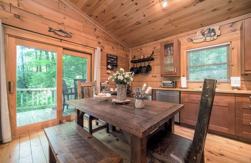 Cullowhee Cabina | ¡NUEVO! Cajeros Mtn cabina anidada en Taylor Creek