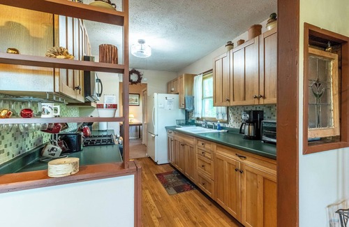 Sylva Cabina | Smoky Ridge Retreat – Cozy 2BR/2BA Cabin with Mountain Views & Creek Sounds