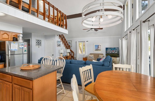 Deep Hole Casa | ¡Haz recuerdos inolvidables en este hermoso paraíso de 3 habitaciones / 2 baños frente al mar!