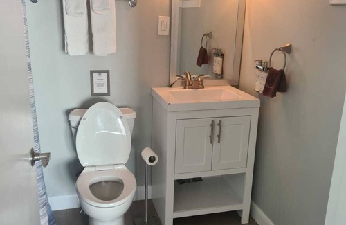 East Boothbay Hotel | Smuggler's Cove Inn