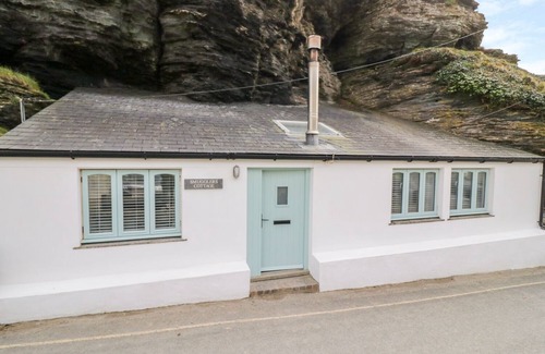 Trebarwith Strand Cabaña | Smugglers Cottage