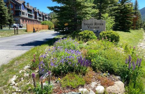 Mountain House Casa | Snake River 44 by SummitCove Lodging