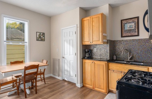 Corcoran Apartamento | Snapdragon Apt - Charming Two Bedroom in Corcoran Neighborhood