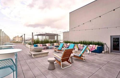 Los Angeles Apartamento | Snazzy 3Bed HighRise with Pool, Spa & Rooftop deck