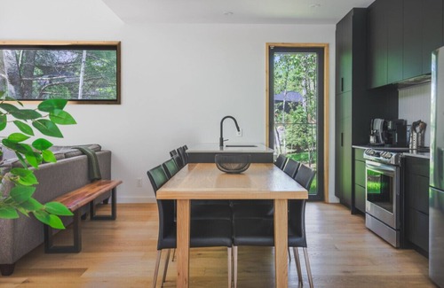 Mont-Tremblant Chalet De Esquí | Snohaus 9 - Scandinavian Mountain Chalet w Hot Tub