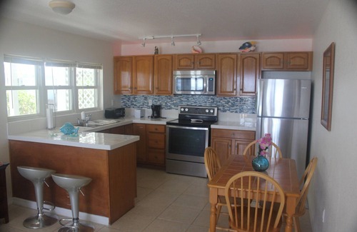 West End Condominio | 2 habitaciones en la playa con terraza -Snorkelers & Divers Paradise-Cayman Brac