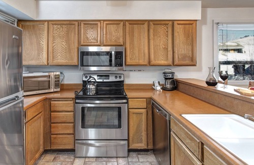 North Park City Condominio | Snow Flower 141 2 Bedroom Condo by RedAwning