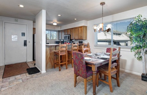 North Park City Condominio | Snow Flower 141 2 Bedroom Condo by RedAwning