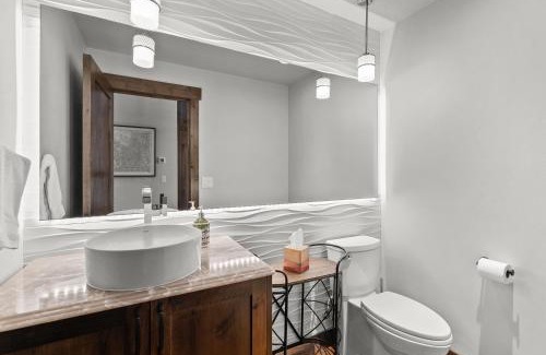 Whitefish Casa | Snow Ghost Chalet The Ultimate Luxury Ski-in/Ski-out Home 5BD, 5.5BA 2 Hot Tubs, Steam Room, Game Room