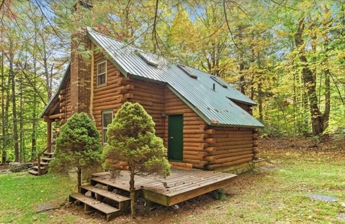 Wardsboro Casa | Snow Mountain Lodge- 6 miles from Mt Snow. Ski, Indoor Pool, Golf, Hike, Relax!