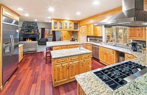 Summit Estates Chalet De Esquí | Snow Summit. Huge 6BR Chalet w/ Game Room, Spa.