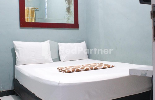 Jelambar Hotel | Snow White Residence near Grogol Mitra RedDoorz