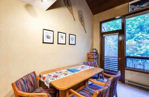 Glacier Casa | Snowater Condo 59 - A Great Family Condo With a Cabin Feel