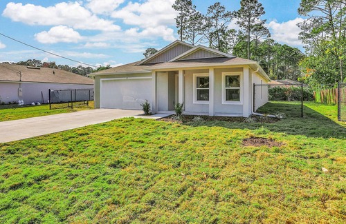 Indian Trails Casa | Snowbird & Family-Friendly Home with Central AC & WiFi - Near the Beach!