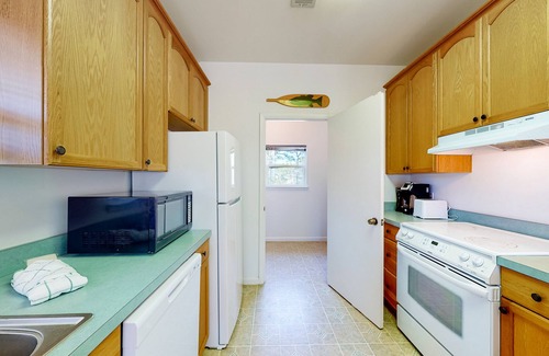 Sea Palm Village Casa | Snowbird-friendly home near the beach with deck, outdoor shower, W/D