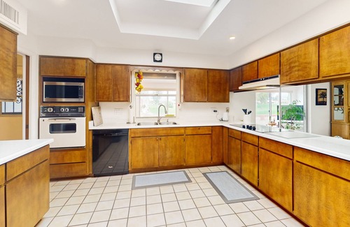 Sunland Village Casa | Snowbird-friendly golf-front home with pool, hot tub, grill, smart TVs, W/D, AC