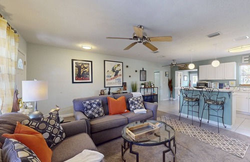 South Bradenton Casa | Snowbird-friendly home with enclosed yard, deck, grill, central AC