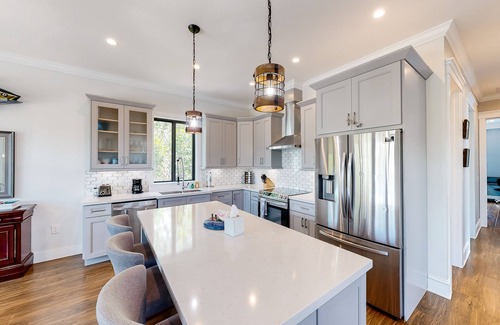 Bowens Addition Casa | Snowbird-Friendly Home with Central AC, High-Speed WiFi, and Washer/Dryer