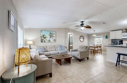 Key Largo Village Casa | Snowbird-Friendly Home with Central AC, High-Speed WiFi, and Washer/Dryer