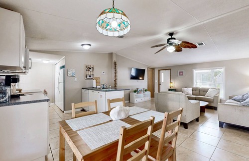 Key Largo Village Casa | Snowbird-Friendly Home with Central AC, High-Speed WiFi, and Washer/Dryer