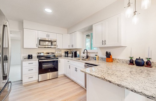 Palm Bay Casa | Snowbird-friendly home with open layout, enclosed yard, smart TV, AC, & W/D
