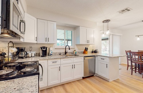 Palm Bay Casa | Snowbird-friendly home with open layout, enclosed yard, smart TV, AC, & W/D