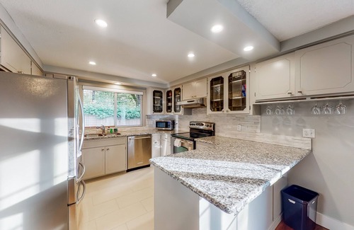 Central Oregon Casa | Snowbird-Friendly Home with Private Washer/Dryer, Fast WiFi, Yard, & A/C