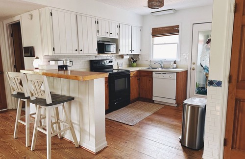 Ocean Ridge Cabaña | Snowbird-friendly island cottage with fairway views, lanai, & AC - dogs welcome