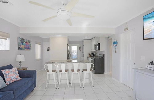 Marathon Villa | “Snowbird Paradise: Your Sunny Winter Escape in Marathon!"