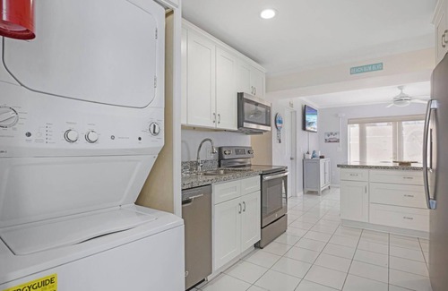 Marathon Villa | “Snowbird Paradise: Your Sunny Winter Escape in Marathon!"