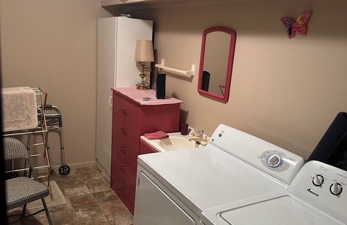 East Mesa Casa | Snowbird's Delight. Great 55+ community. Park Model home w/unlimited pickleball!