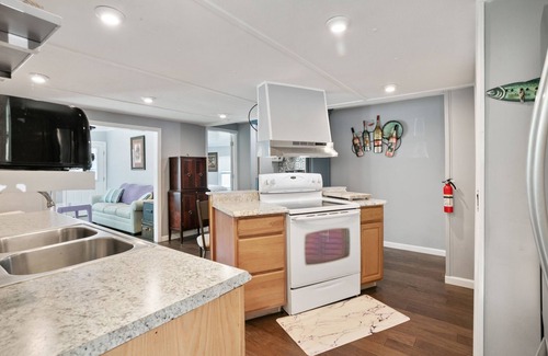 Welaka Casa | SNOWBIRDS(Long term visitors) or Quick getaway this is the home for you!