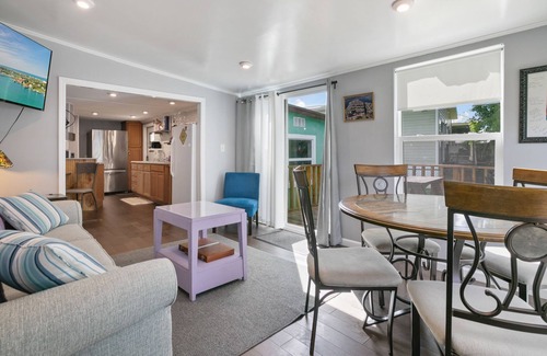 Welaka Casa | SNOWBIRDS(Long term visitors) or Quick getaway this is the home for you!