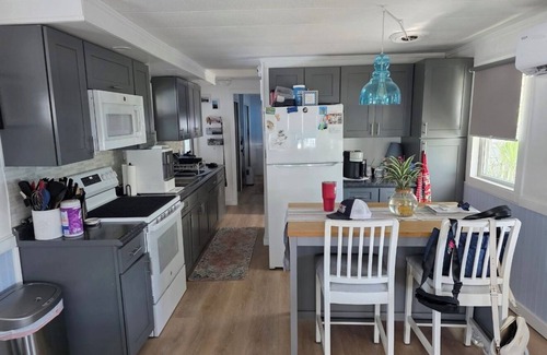 Bradenton Casa | Snowbirds welcome just 10 miles from Anna Maria Island.