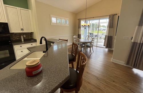 Weeki Wachee Casa | Snowbirds Welcome! - Glen Lakes Golf Community Home w/ Pond Views, Clubhouse, Pool, Tennis!