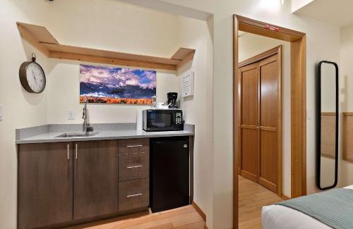 Leavenworth Casa | Snowcreek Suite - Aspen - Hot Tub - Kitchenette