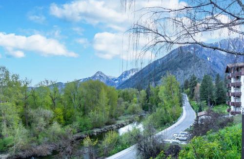 Leavenworth Casa | Snowcreek Suite - Aspen - Hot Tub - Kitchenette