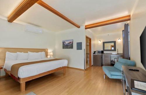 Leavenworth Casa | Snowcreek Suite - Cedar - ADA- Hot Tub - Kitchenette