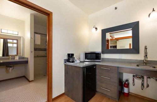 Leavenworth Casa | Snowcreek Suite - Cedar - ADA- Hot Tub - Kitchenette