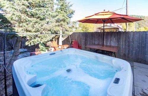 Leavenworth Casa | Snowcreek Suite - Cedar - ADA- Hot Tub - Kitchenette