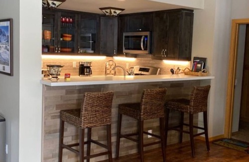 Mammoth Lakes Casa | Snowcreek V, 2/2 Family Fun & Dog-friendly Mountain Retreat!
