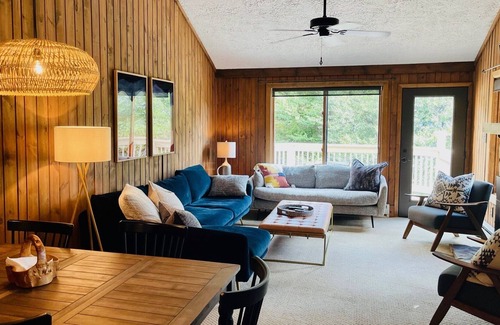 Snowshoe Cabina | Snowdaze Cabin - Snowshoe, Ski In/Out, Fireplace