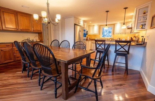 Montgomery Center Casa | SnowDream Chalet - 4 miles from Jay Peak!