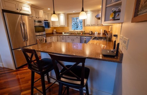 Montgomery Center Casa | SnowDream Chalet - 4 miles from Jay Peak!